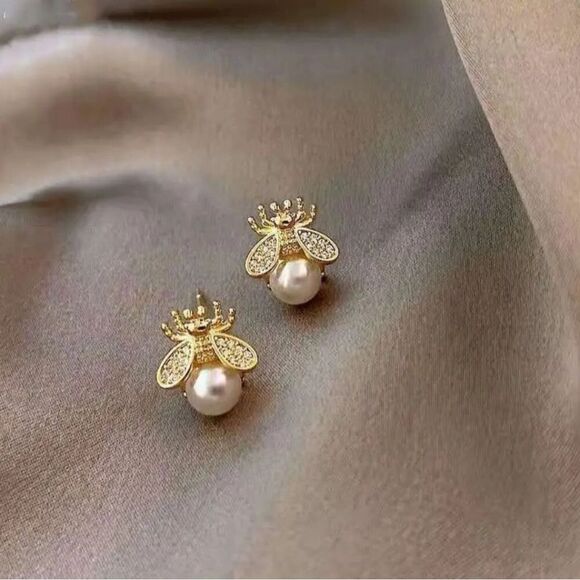 "Honey" Charming Gold Bumble Bee Studs Earrings with a Pearl Accent - Picture 4 of 4